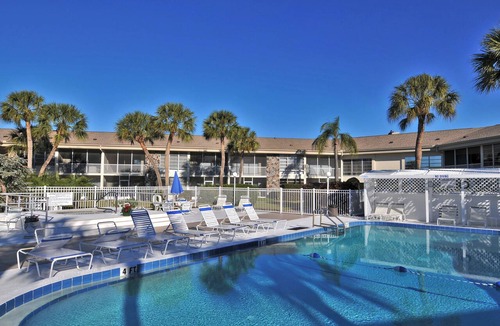 Saint Armands Key Condo | Walkable to Beach, Restaurants, Entertainment & More!