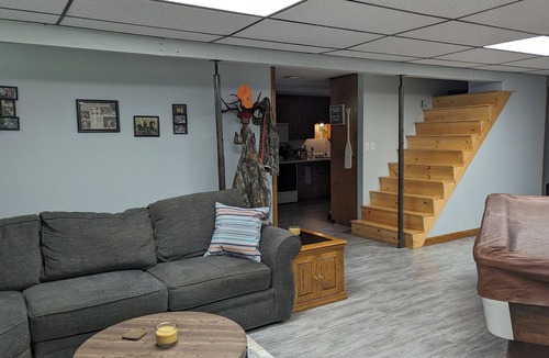 Tamms House | Wandering the wineries or hitting the hills? We got you! Come stay!