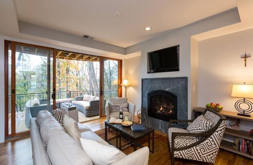 Front Royal Cottage | WANT A UNIQUE PLACE ON THE SHENANDOAH TO ENJOY WITH FRIENDS AND FAMILY AND PETS?