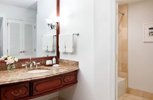 Irvington Hotel | Water View Room w/Balcony | Seasonal Pool & Marina – Your Quiet Getaway Awaits!