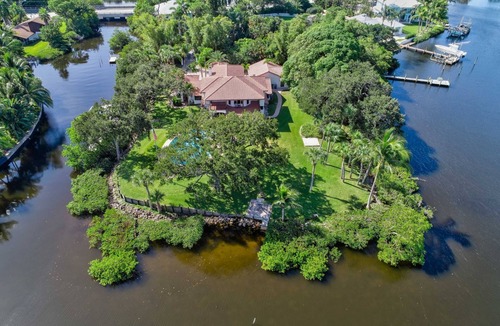 Jupiter House | Waterfront, spectacular peninsula property views all directions, dock, sleep 16