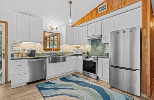 Southern Shores Cottage | Wave Call, in Southern Shores, “Drop-in” for surf and sand!