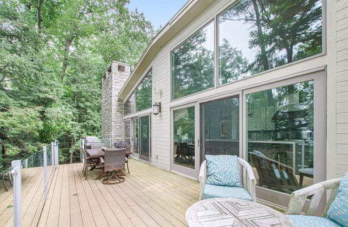 Harbert House | Well-Designed Lakefront Home with Ping-Pong and Free WiFi
