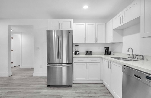 East Little Havana Apartment | West Brickell #2 Renovated 2/1 Apt + Parking