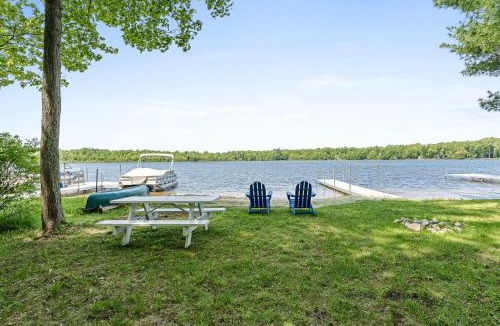 Kendall House | White Oaks Haven - Dog-Friendly Nature Escape with Hot Tub and Fire Pit