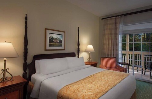 Berkeley Condo | Williamsburg | Couples History Weekend | Pool + Golf