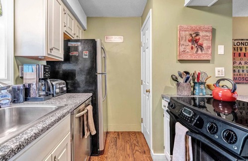 West Hartford Condo | Windsor Village: Golf, Lake Pinneo & Quechee Club