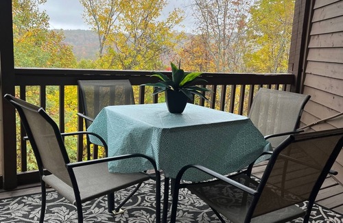 Ghent Condo | Winterplace Ski in Ski Out Condos 3Br/2Ba 3rd floor sleeps 8 E305