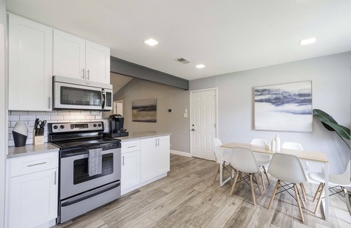 Round Rock House | [WW] 4BD Flat, Sleeps 10 - kids playroom w/bunkbed! Pets OK, Near Public Pool!