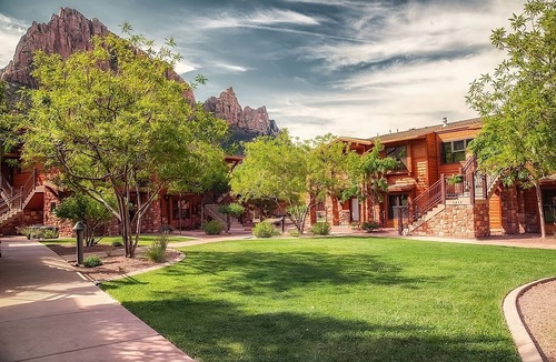 Zion National Park South Entrance Apartment | Zion Park Retreat | 1 Unit | Steps from Zion National Park Entrance and Shuttles
