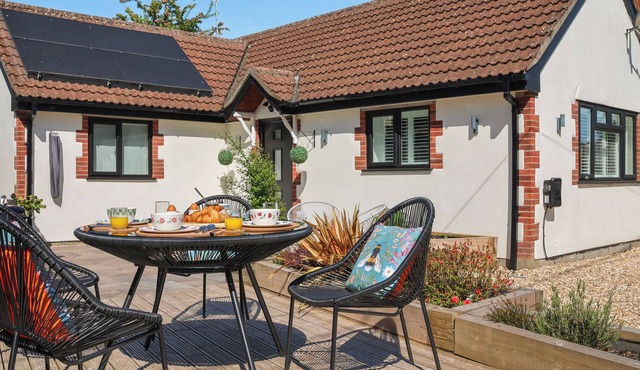2 bedroom accommodation in Somerset, near Chard in Chard