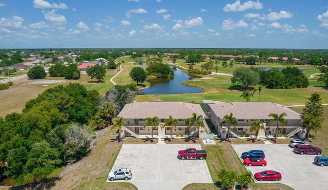 2-bedroom condo in adorable Punta Gorda with cool AC
