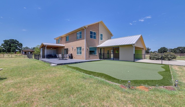 26-Acre Pilot Point Ranch Home w/Pool & Mini Golf