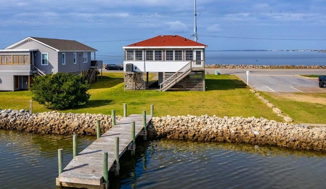 275 Unique Water-Front Home w/Private Pier