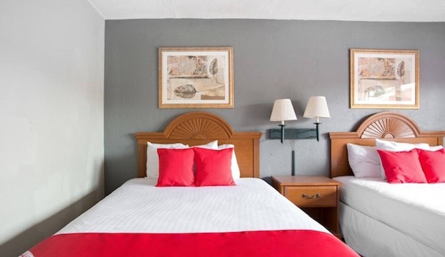 3 Accommodations for Family Stays with Free Parking and Outdoor Swimming Pool in Silver Springs