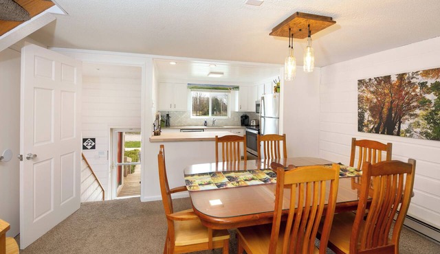 3 king master suites, 4 bed 4 bath, outside heated pool, between Leland and GA