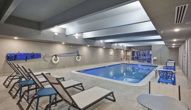3 Pet-Friendly Suite with Kitchenette + Free Parking near Downtown Grand Rapids