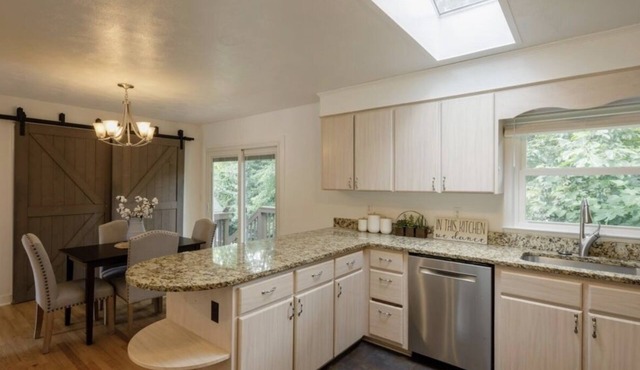4 bedroom house close by UVA and wineries and barracks Rd shopping center