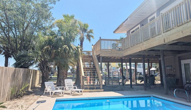 4 Br 3 Ba - Bay Front Property W/Private Pool