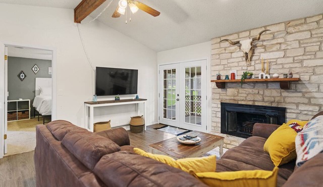 4BR Sleeps 11 | Near Dell Diamond + Summer Nights