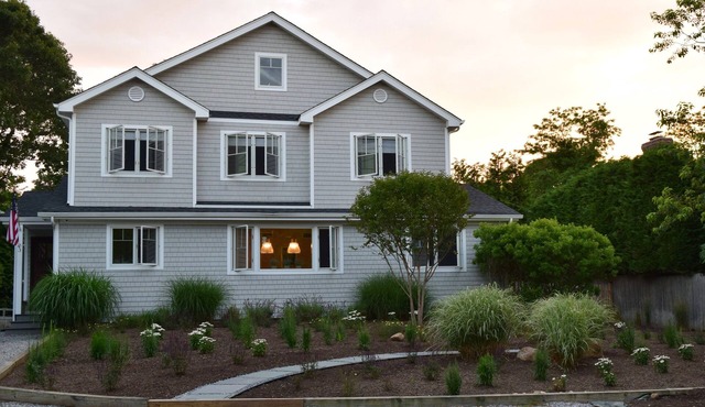 5 bdrm with pool - walk to the Harbor