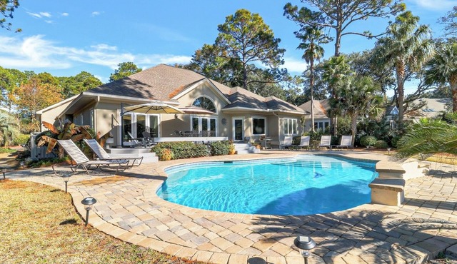 5 bedroom luxurious retreat overlooking the lagoon