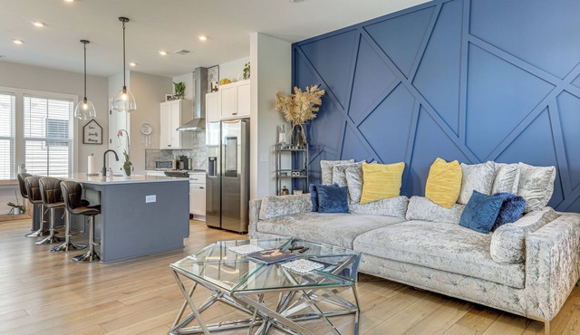 5 Mi to Int’l Soccer Play: ATL Townhome w/Balcony