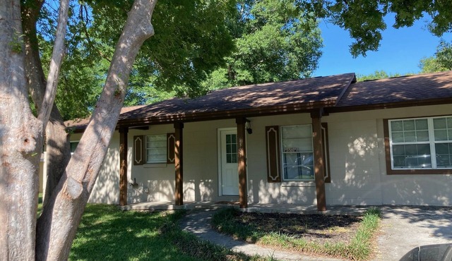 8 minutes to World Equestrian Center! Pet-friendly home that sleeps 8.