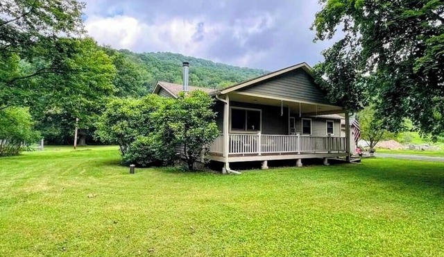 A peaceful riverside getaway in the heart of Roscoe.