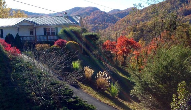 ABOVE AVERAGE GETAWAY WITH A GREAT MTN VIEW