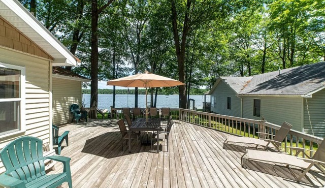 Acorn Landing: Sun-Soaked Lake Days & Cozy Nights at Acorn Landing