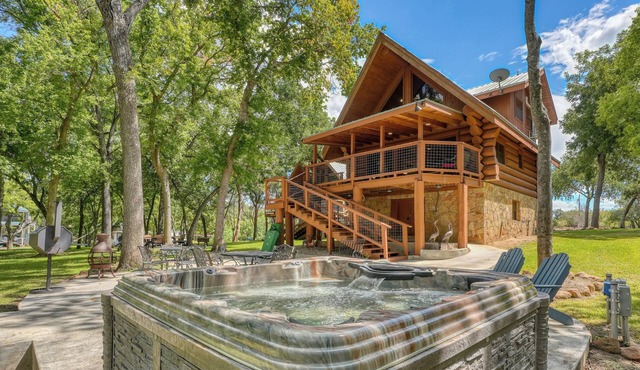 Arrowhead | Lakefront Luxury + Hot Tub + Kayaks