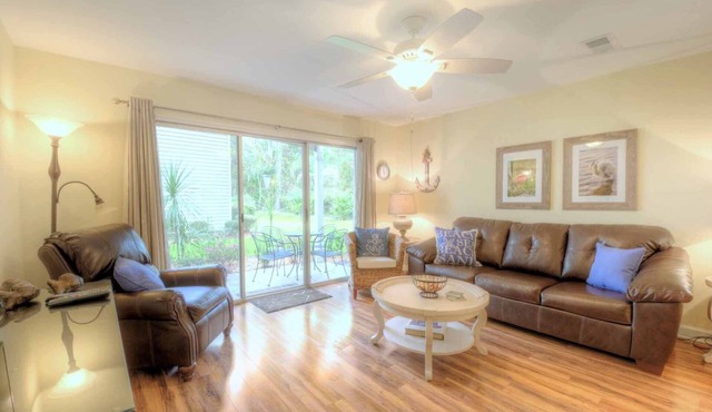 AUGUST DEAL! GROUND FLOOR-CLOSE TO BEACH VILLAGE PIER RESTAURANTS. DOG FRIENDLY!