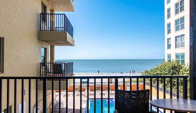 AUGUST RATES LOWERED! BEACH LOUNGES AND UMBRELLA SERVICE INCLUDED!