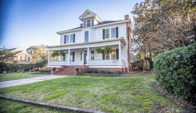 Augusta's Gem - Player quality host home with 1 bed 1 bath detached cottage.