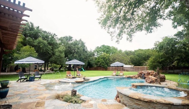 Austin Getaway! Private Pool, Playscape, Firepit, & more!