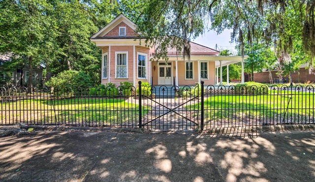 Authentic Colonial Home Near Downtown Selma! in Selma