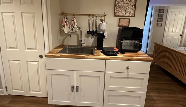 Ballston Studio: 4 block metro walk - free parking