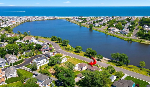 Beach House on Lake Como 0.5 mile to Spring Lake Northend or Belmar Beach!