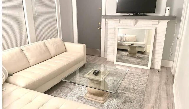 Beautiful 1B/1B in Southwest Atlanta.