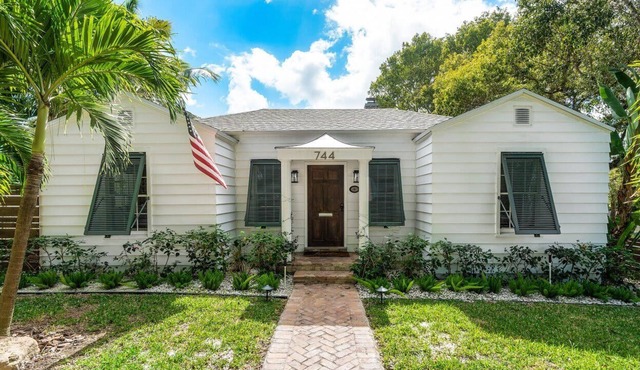 Beautiful historic pool home in Flamingo Park