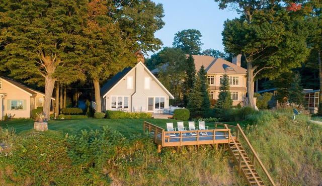 Beautifully Designed Cottage with Private Beach and Fabulous Views