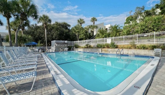 Blue Bungalow -Pool and Beach retreat!