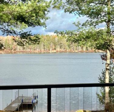 Blue Gill Serenity Lakefront Retreat, Sleeps 11