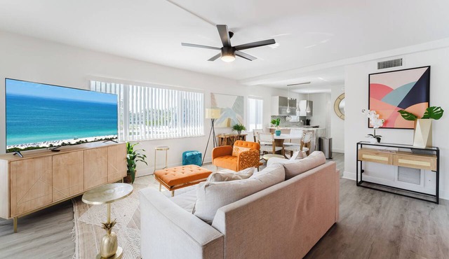 Boca Waterfront Oasis: Bright Corner Unit – Walk to Beach