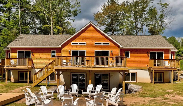 Brand New Mega Mansion 6BR 6 Bath 6000 Sq Log Home in Hunter