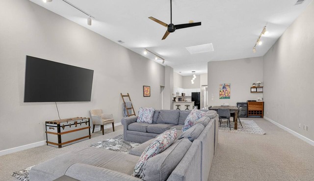 Bright 3-Bedroom Downtown Holland Apartment
