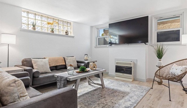 Bright & Charming 2BR: Near Downtown in Billings