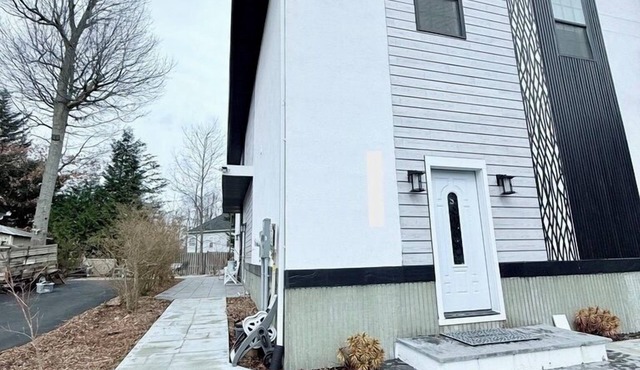 Bright & Spacious New 3BR Retreat Private Entrance Near DC & Pentagon