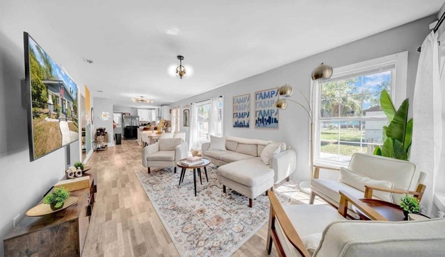 Bungalow by USF/Busch Gardens w Hot Tub & Fire Pit